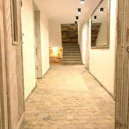 къщата в *